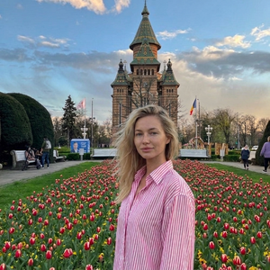 Elena S.